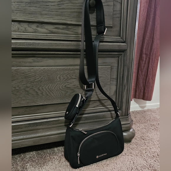 Lululemon crossbody with nano - Picture 5 of 11